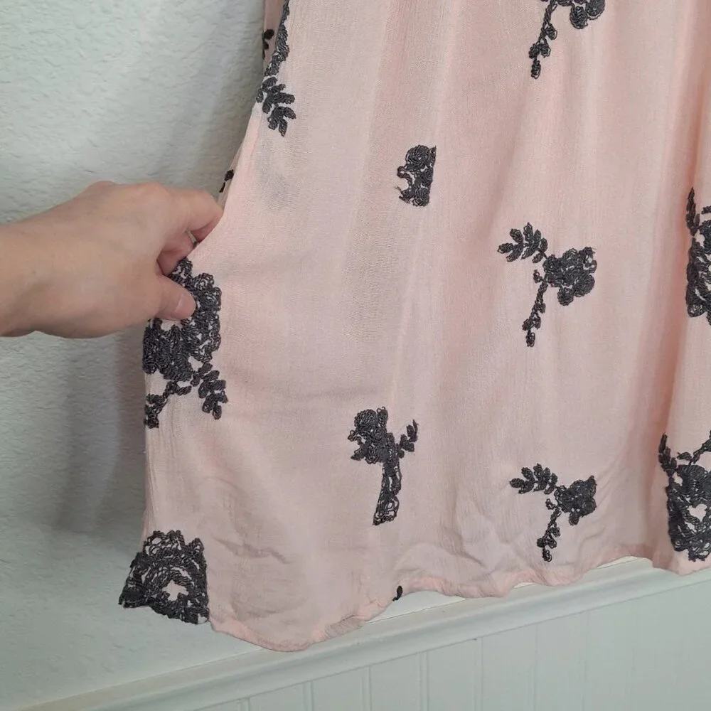 Free People Embroidered Dress Sz XS Babydoll Floral Relaxed Fit Boho Festival
